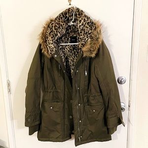 Hooded utility jacket with faux fur leopard lining